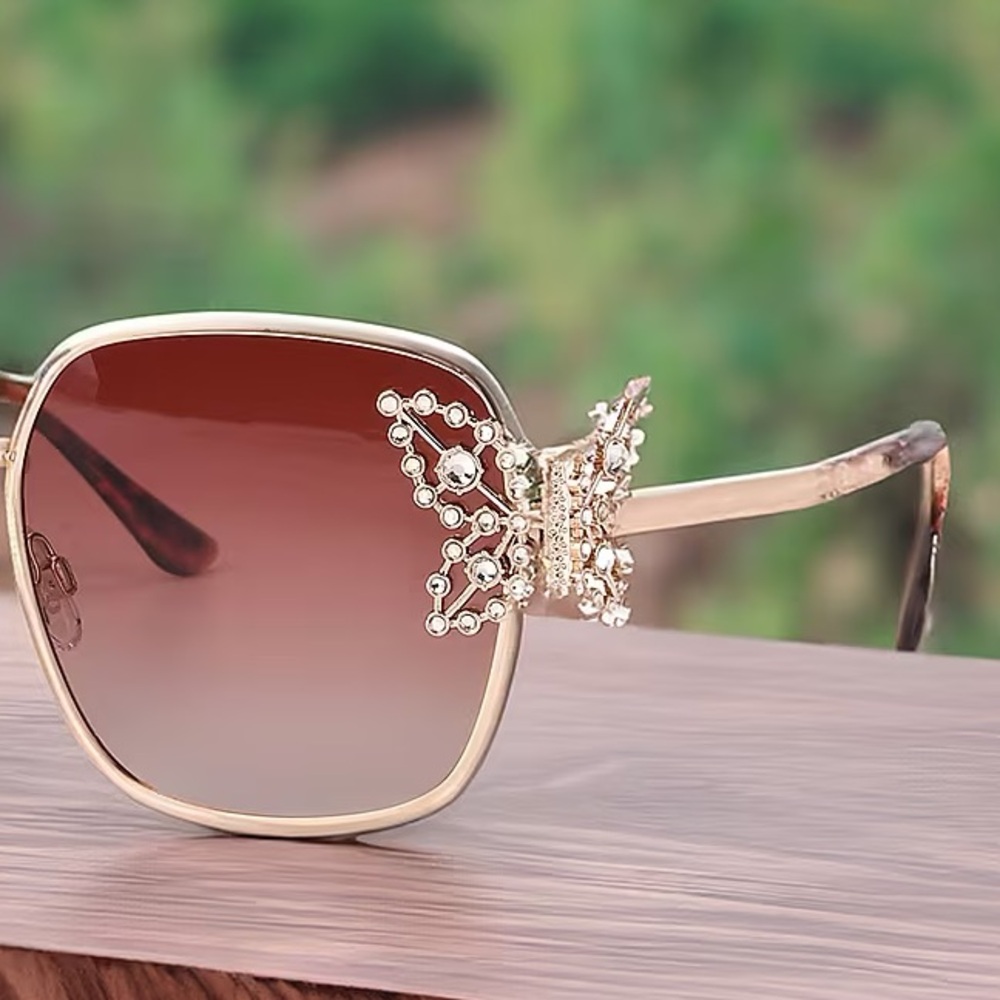 Elegant Gold Polarized Sunglasses Butterflies Crystal Accents New with case